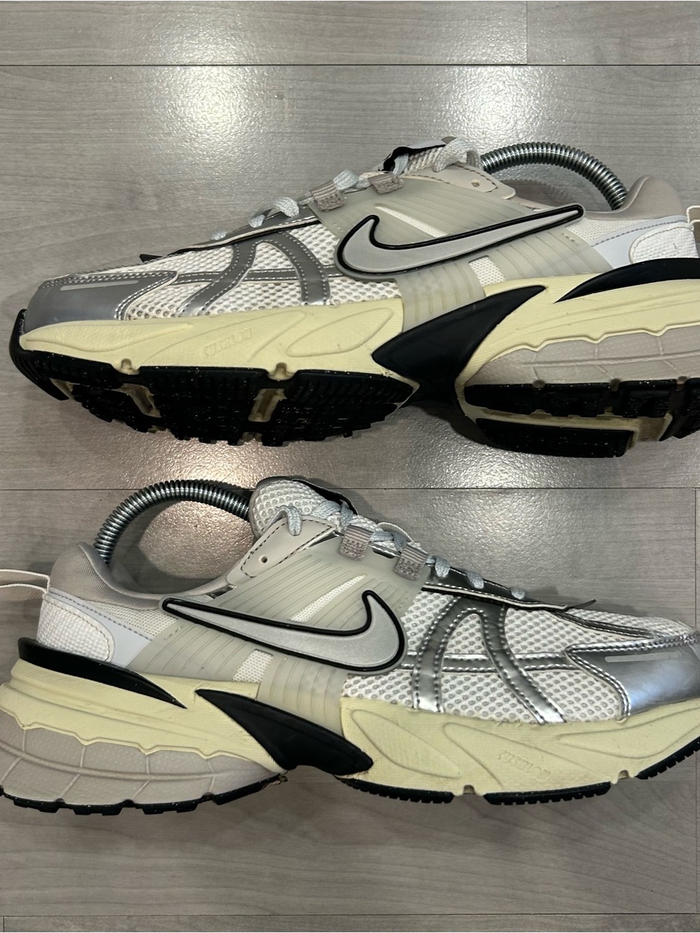 Nike V2K Run Summit Shoes Womens Sz 10 White Metallic Silver Sneakers FD0736-100